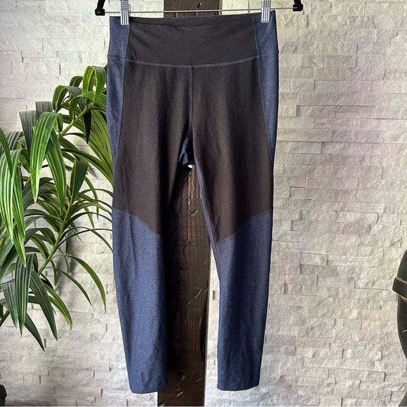 Outdoor Voices Pants - OUTDOOR VOICES 7/8 Two Tone Navy Blue Warmup Leggings Size M